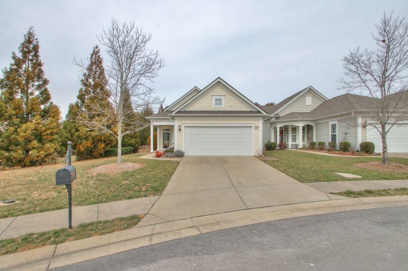 242 Old Towne Dr, Mount Juliet, TN 37122