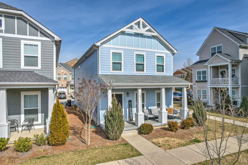 1107 Emery Bay Cir, Hendersonville, TN 37075