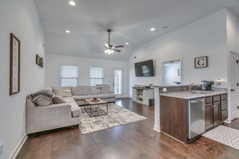 2925 Dusenburg Dr, Christiana, TN 37037
