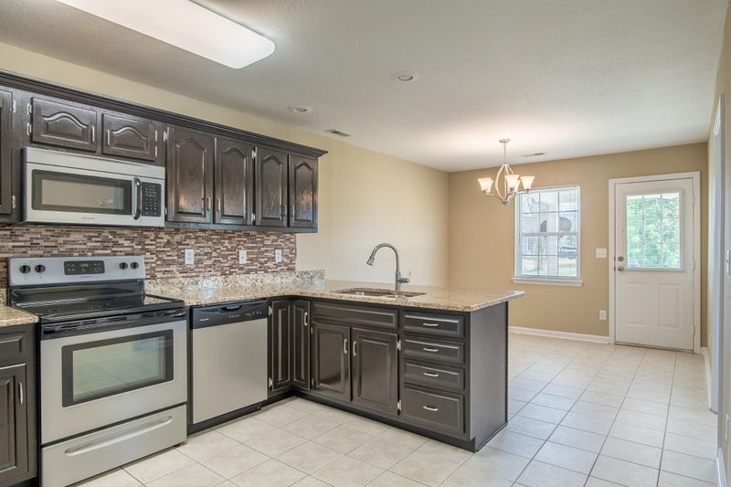 326 Flagstone Dr, Rossville, GA 30741