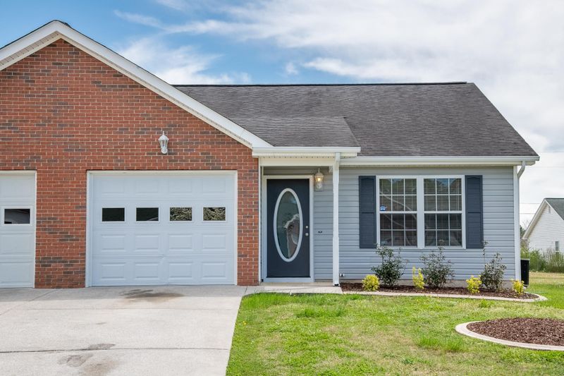 326 Flagstone Dr, Rossville, GA 30741