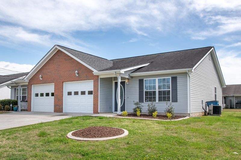 326 Flagstone Dr, Rossville, GA 30741
