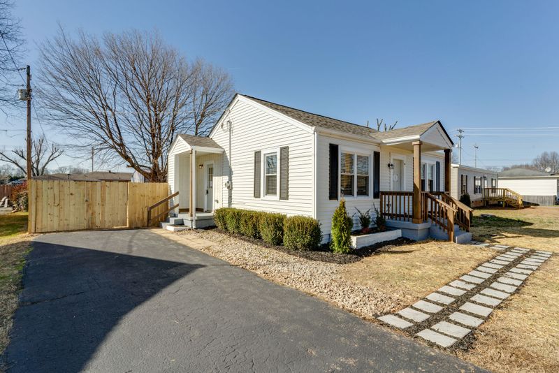 202 Moore Ave, Portland, TN 37148