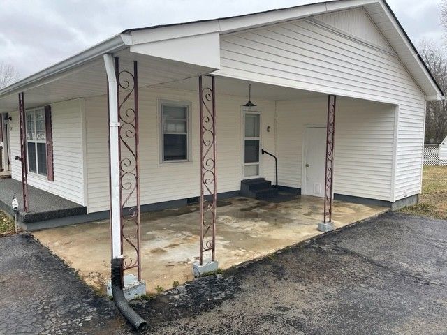 212 Hilltop Dr, Columbia, TN 38401
