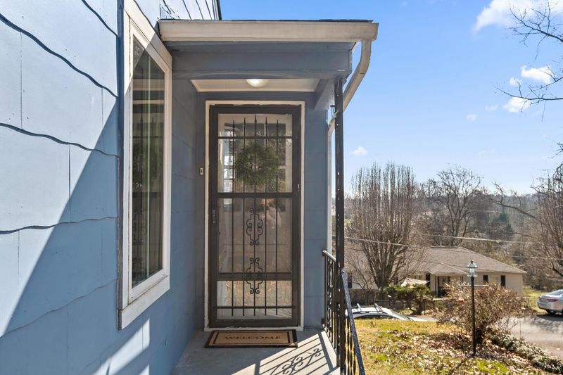 233 Longview Dr, Rossville, GA 30741
