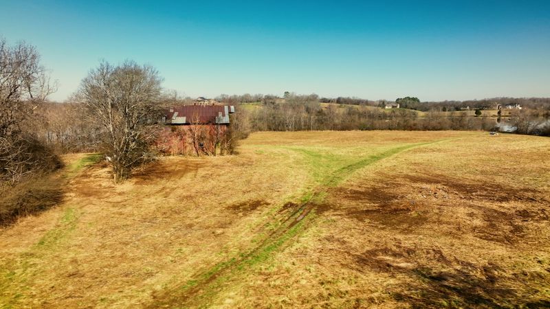 300 E Robertson Rd, Castalian Springs, TN 37031