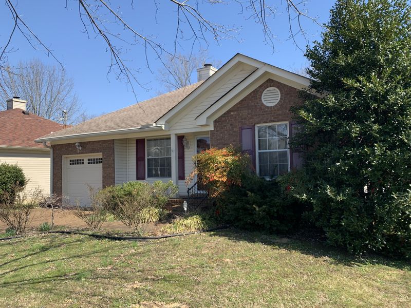 129 Agee Cir E, Hendersonville, TN 37075