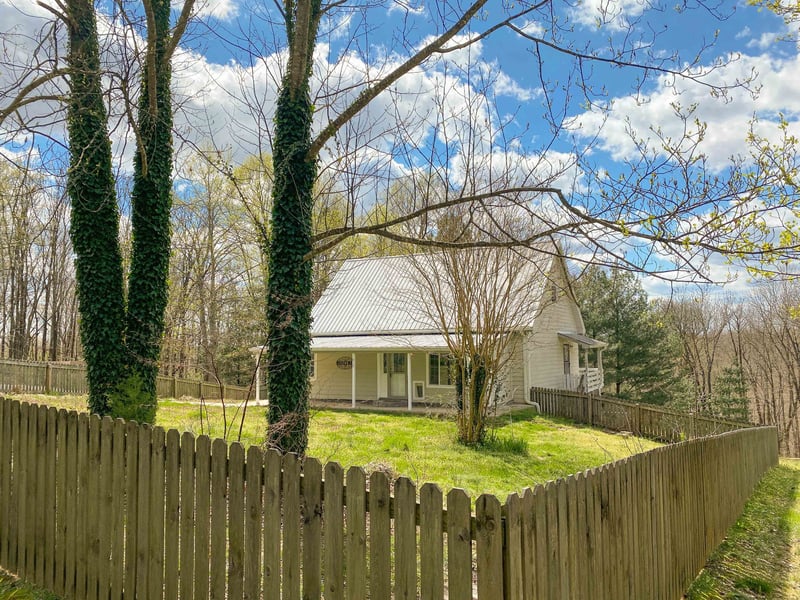 815 Bear Carr Rd, Westmoreland, TN 37186