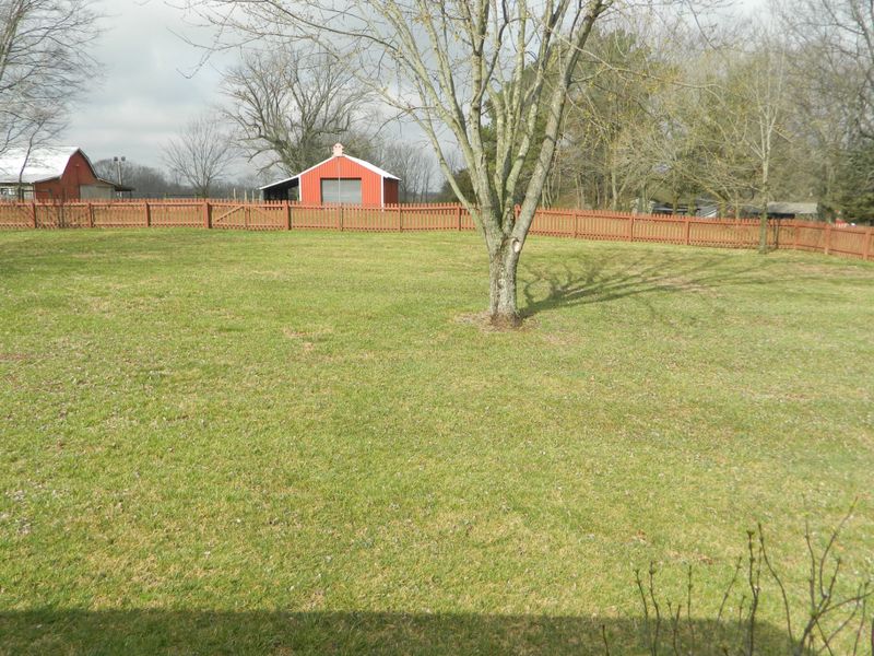1413 Jones Rd, Hendersonville, TN 37075