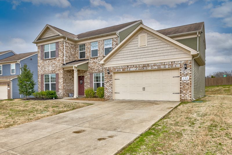 135 Slaters Dr, Lebanon, TN 37087
