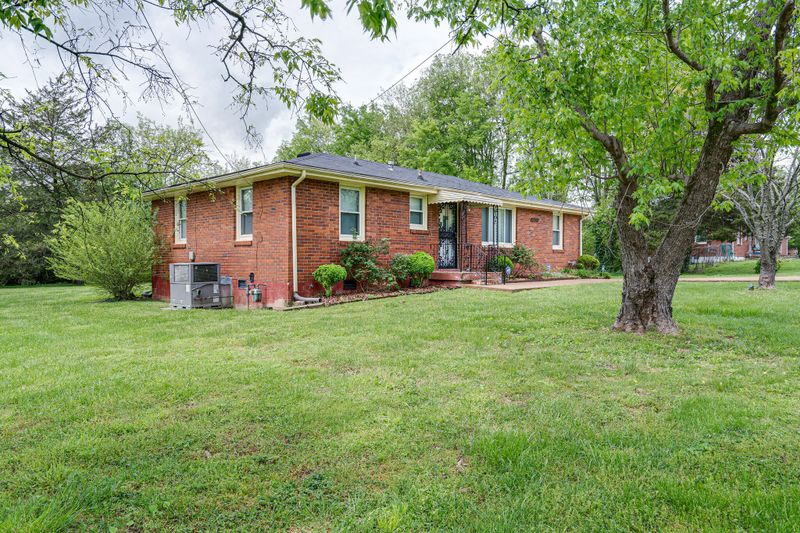3943 Pheasant Dr, Nashville, TN 37218