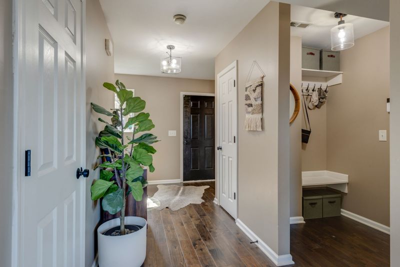 617 Wolfeboro Ln, Nashville, TN 37221
