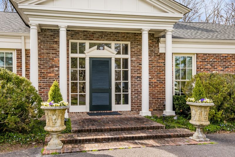 5924 Sedberry Rd, Nashville, TN 37205