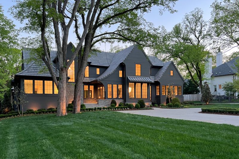 903 Battery Ln, Nashville, TN 37220