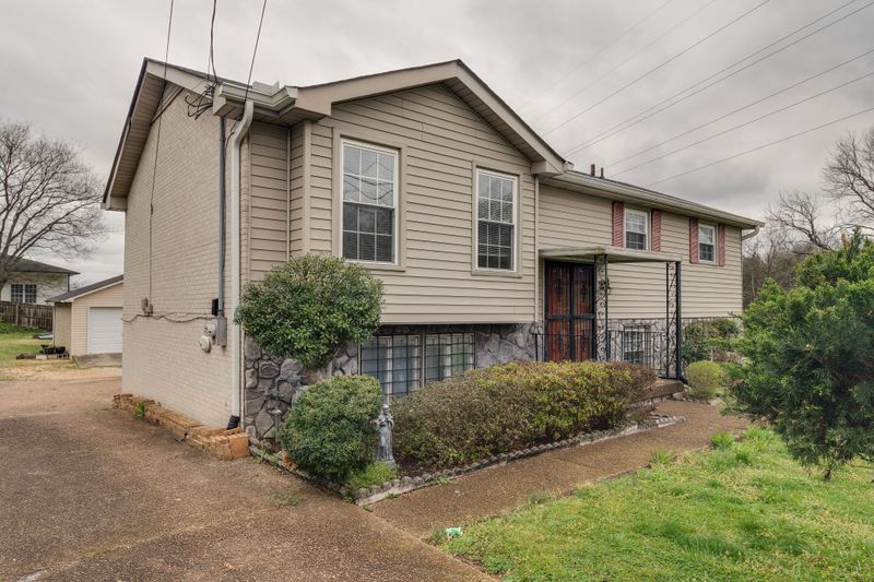 320 Cedarmont Dr, Nashville, TN 37211