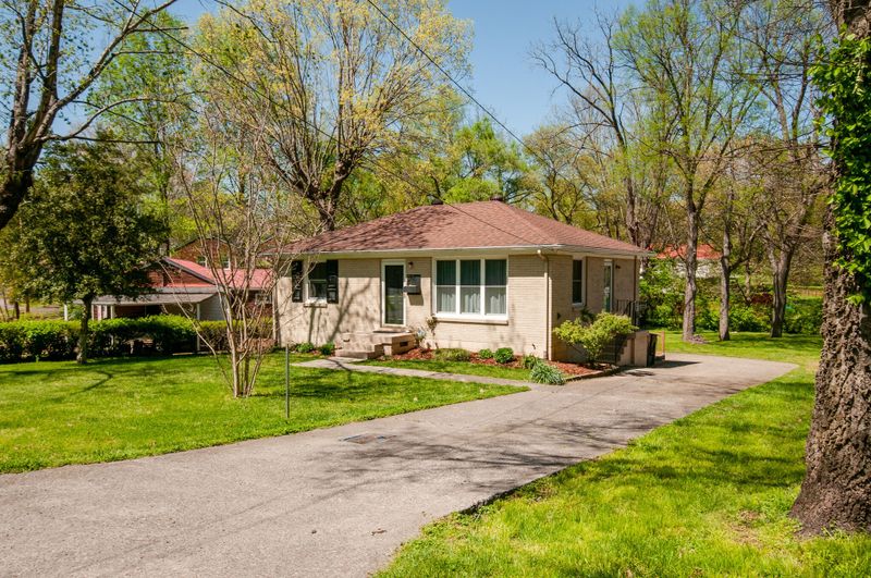 2111 Geneiva Dr, Nashville, TN 37216