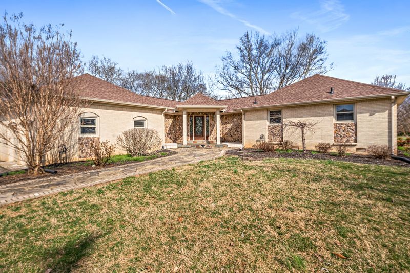 1915 Robinson Rd, Murfreesboro, TN 37130