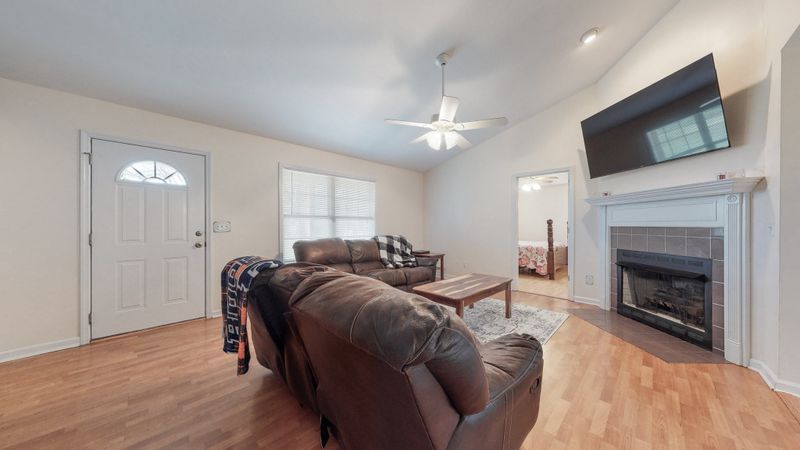999 E Piney Rd, Dickson, TN 37055