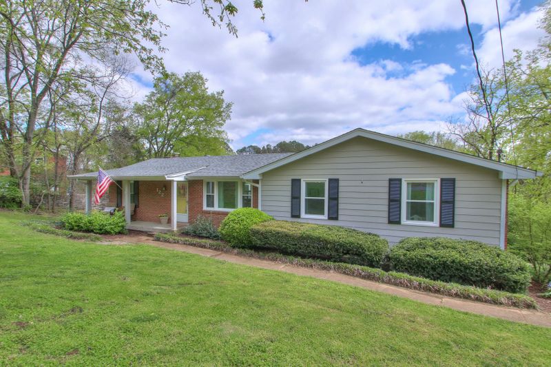 122 Harpeth Valley Rd, Nashville, TN 37221
