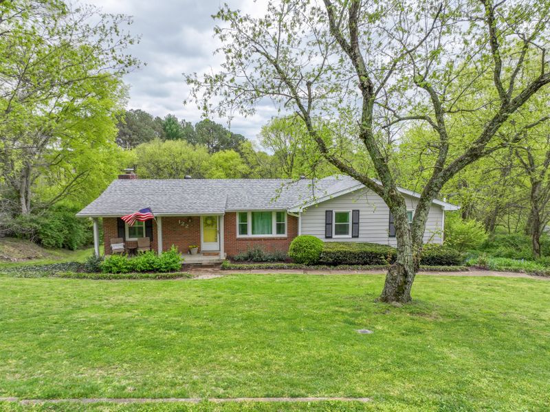 122 Harpeth Valley Rd, Nashville, TN 37221