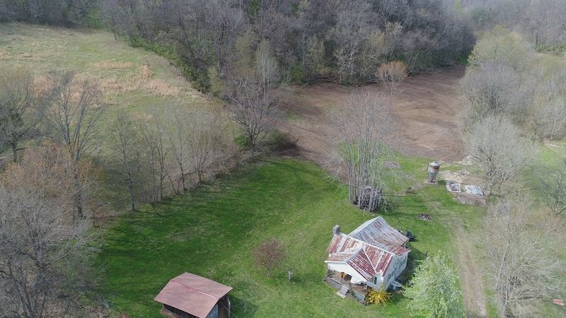 92 Bee Branch Ln, Pleasant Shade, TN 37145