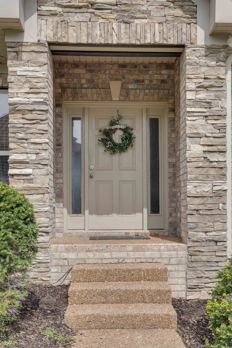 7196 Forrest Oaks Dr, Nashville, TN 37221