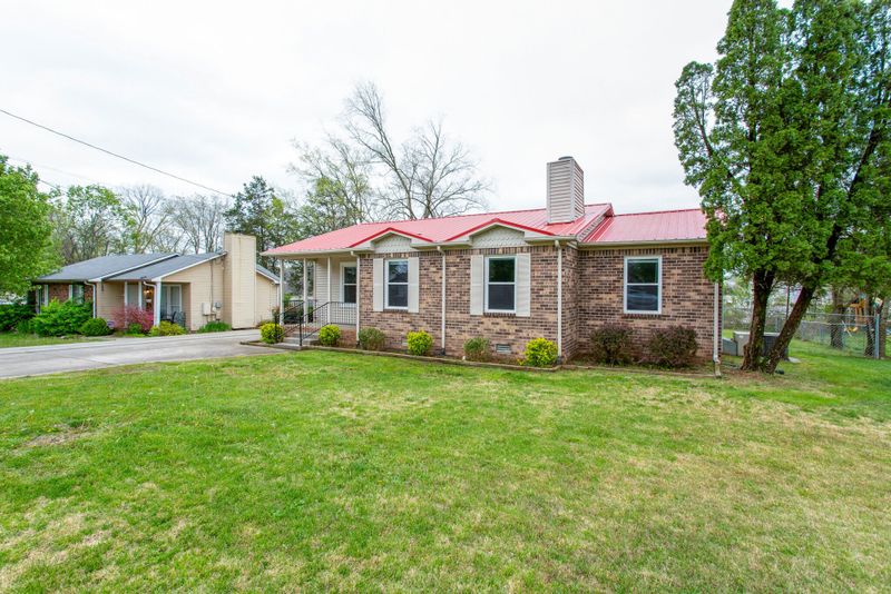 617 Blake Moore Dr, La Vergne, TN 37086