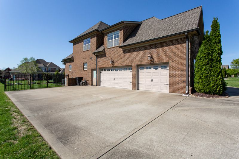 2038 Fairhaven Ln, Murfreesboro, TN 37128