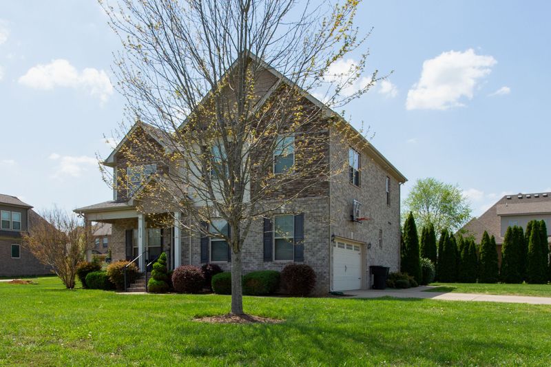 5119 General Eisenhower Dr, Murfreesboro, TN 37129