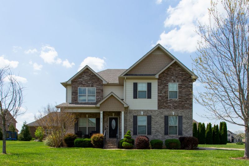 5119 General Eisenhower Dr, Murfreesboro, TN 37129