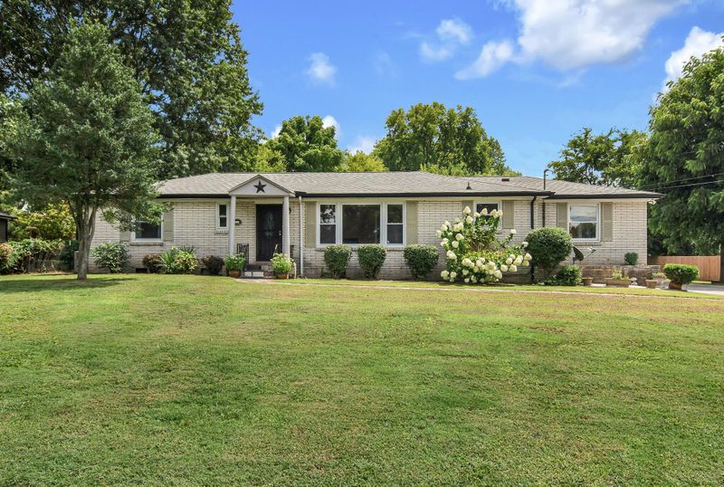 2721 Crestdale Dr, Nashville, TN 37214