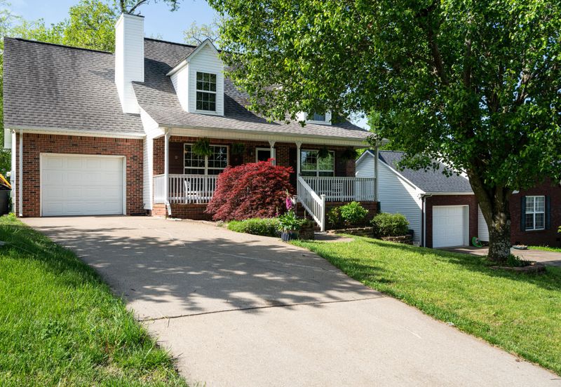 2727 Mollys Ct, Spring Hill, TN 37174