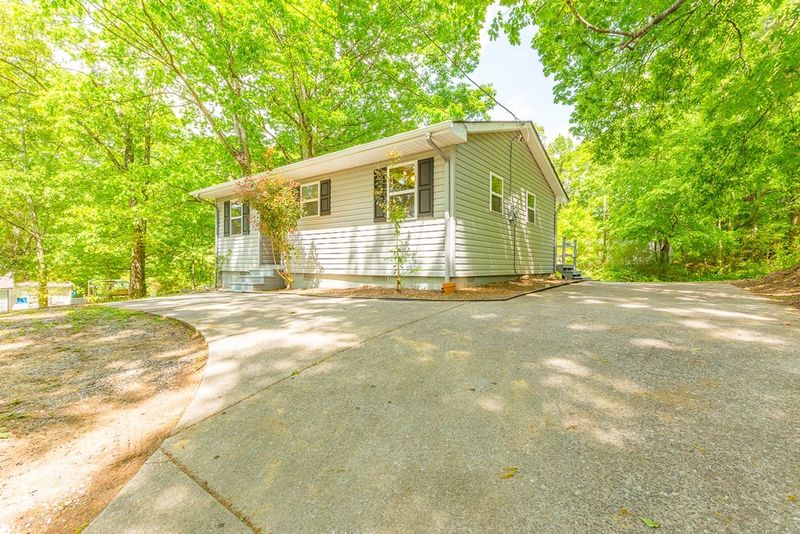 1091 Dawnville Rd NE, Dalton, GA 30721