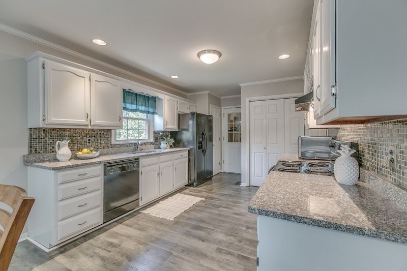 1215 Coventry Ln, Murfreesboro, TN 37128