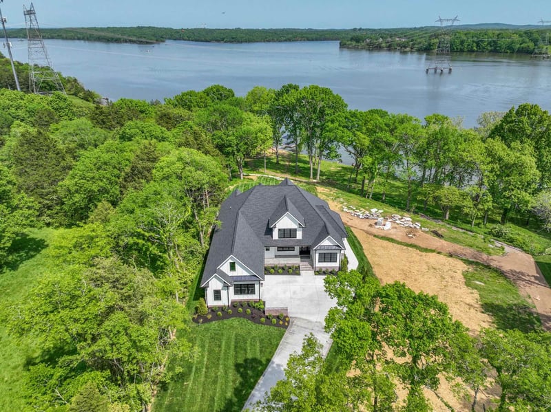 1094 Hickory Harbor Dr, Gallatin, TN 37066