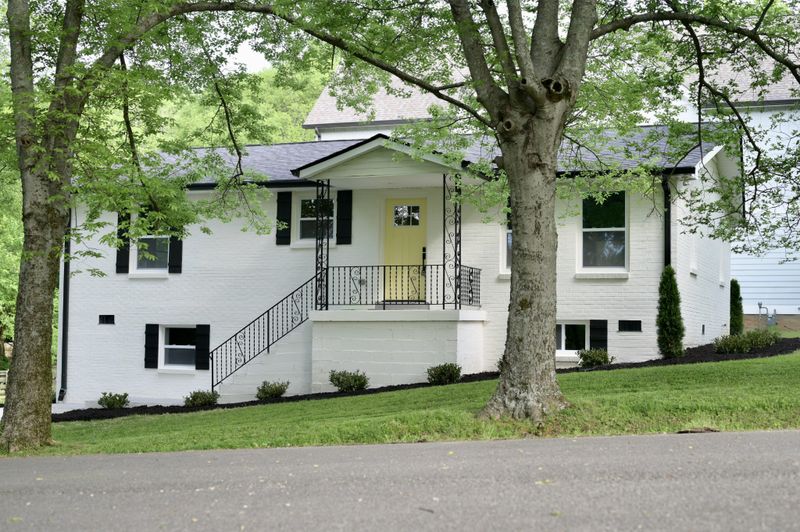 1725A Roger Ave, Nashville, TN 37207
