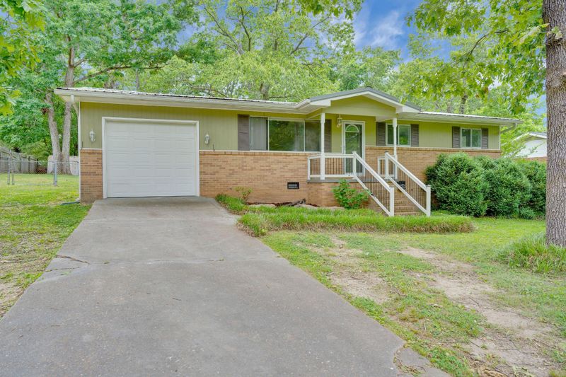 35 Crabtree Rd, Rossville, GA 30741
