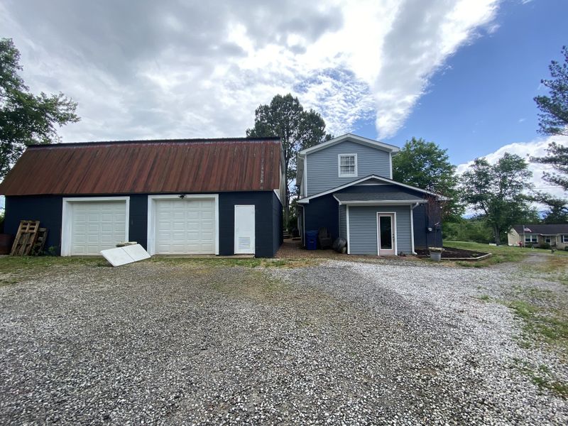 121 Dennis Rd, Hendersonville, TN 37075