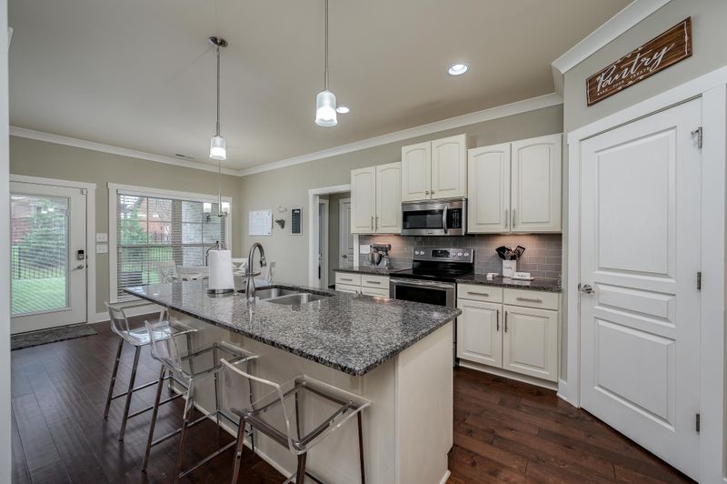 1233 Hensfield Dr, Murfreesboro, TN 37128