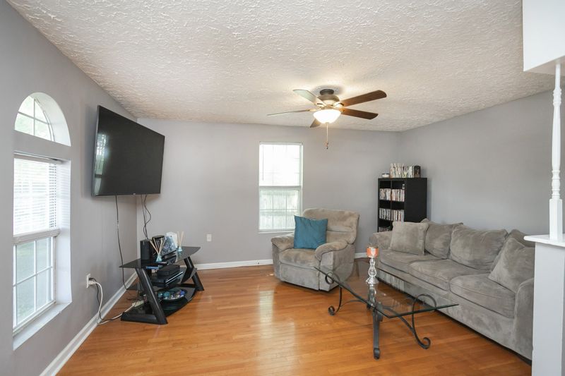 420 21st Ave W, Springfield, TN 37172