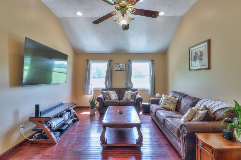 481 Boiling Springs Rd W, Portland, TN 37148