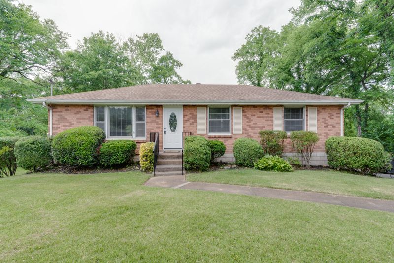 564 Walton Ferry Rd, Hendersonville, TN 37075