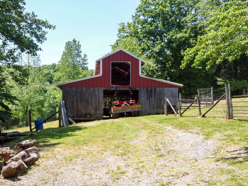 721 Hogans Branch Rd, Hendersonville, TN 37075