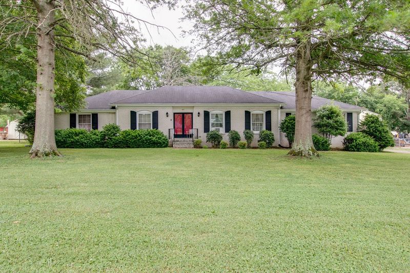 601 Emily Dr, Goodlettsville, TN 37072