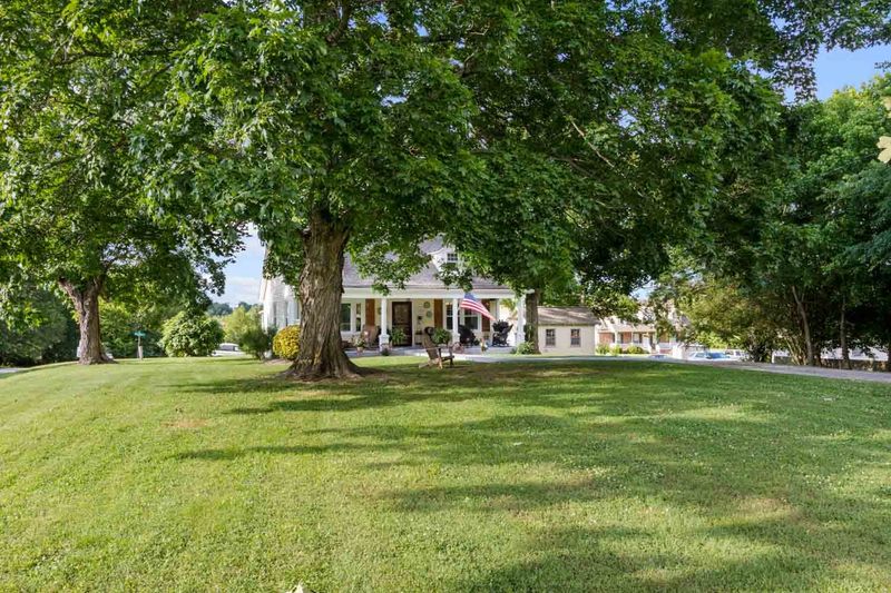 7454 Cox Pike, Fairview, TN 37062