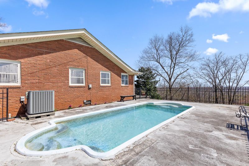 991 Clearview Dr, Ringgold, GA 30736