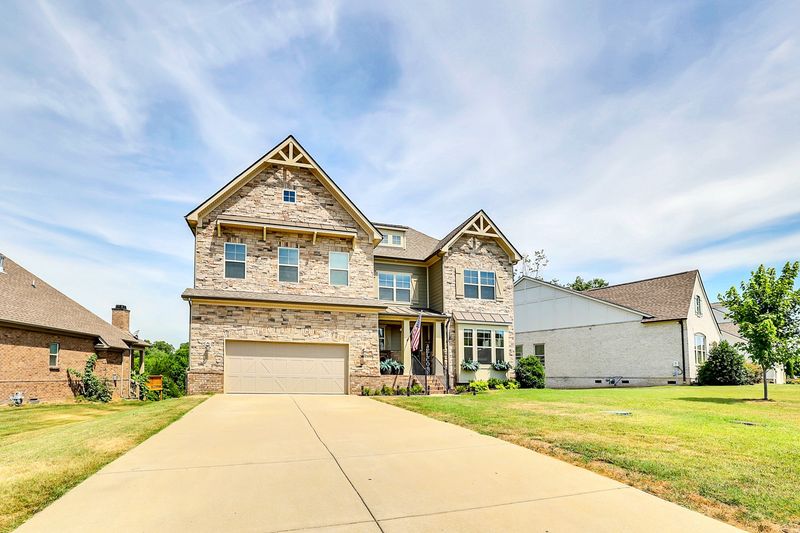 1142 Batbriar Rd, Murfreesboro, TN 37128