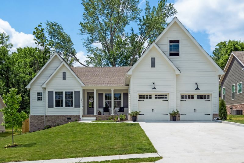 609 Davis Valley Dr, Columbia, TN 38401