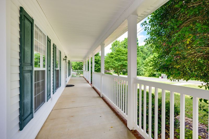 669 Lone Oak Dr, Pegram, TN 37143