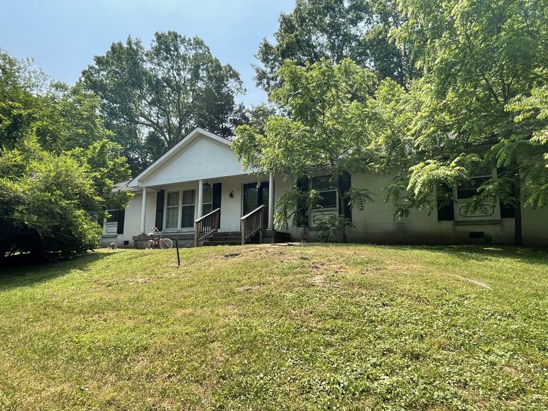 5080 Moss Rd, Nashville, TN 37221